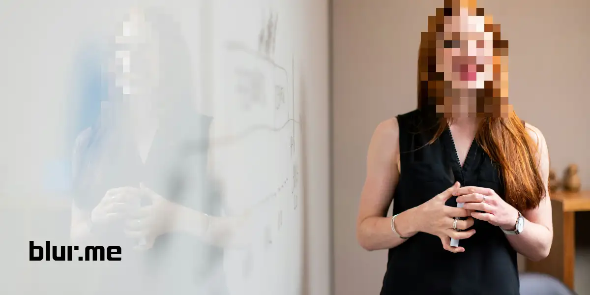 Censored image by BlurMe.