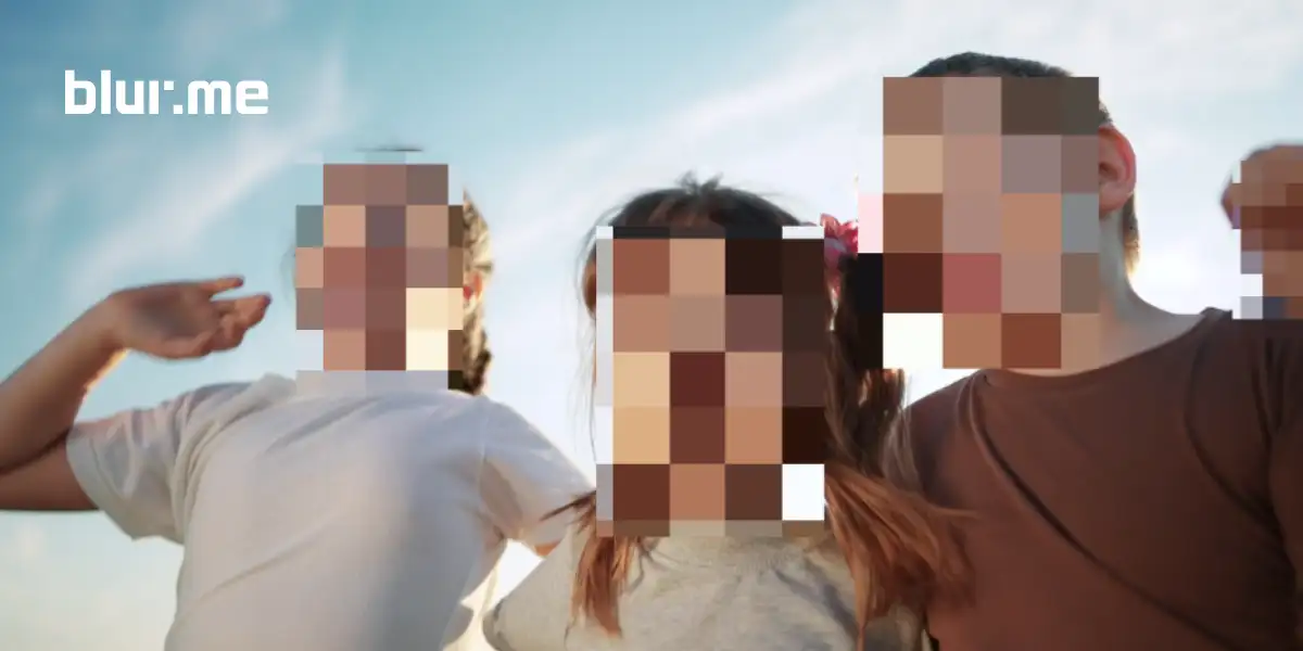 Image demonstrating the mosaic blur effect with pixel mosaic censoring applied using BlurMe.