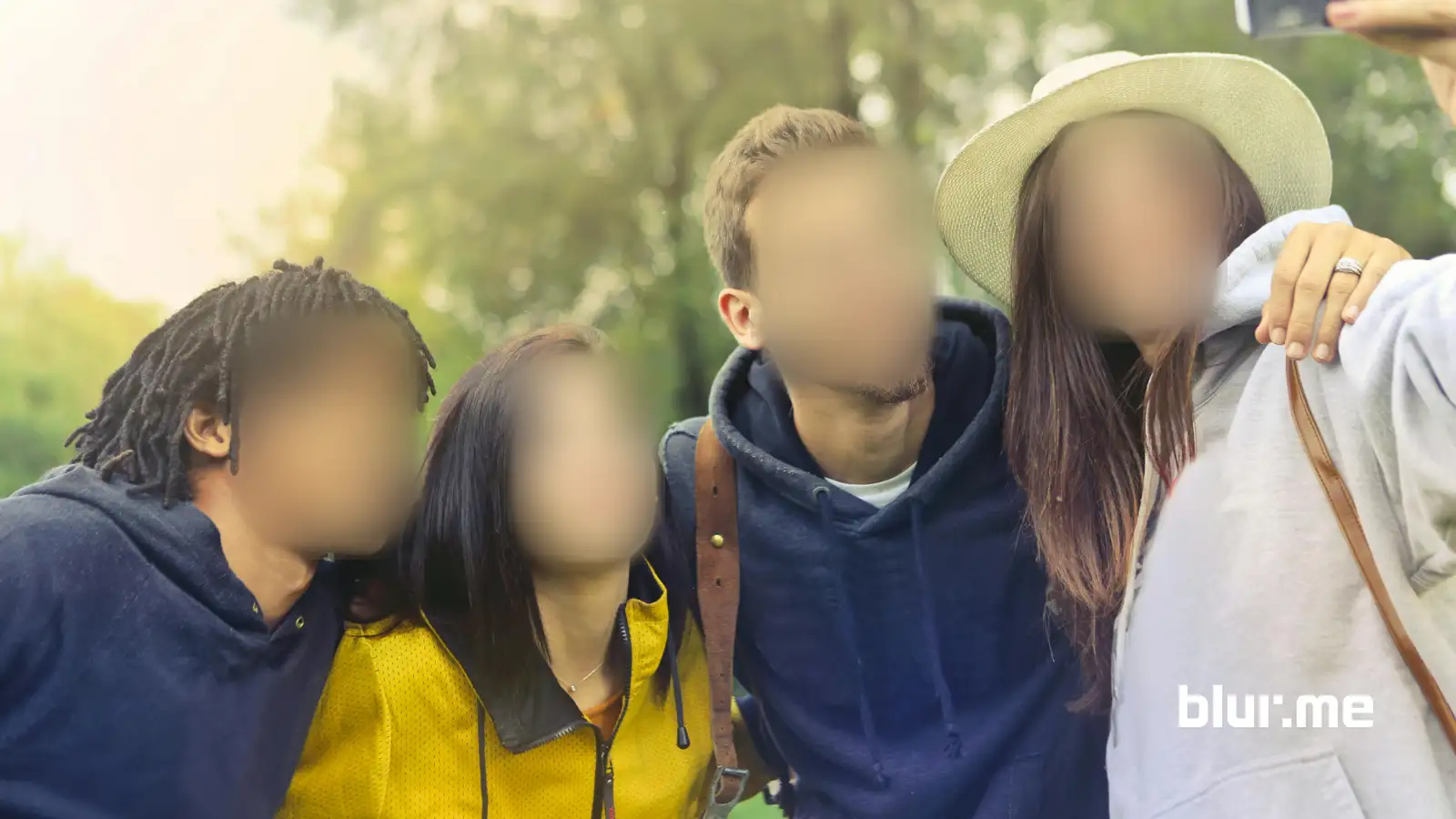 Foto desenfocada en línea usando la herramienta de desenfoque de fotos de BlurMe.